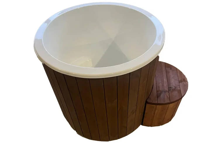 Outdoor Wooden Ice Bath Tub Cold Plunge Barrel Built In