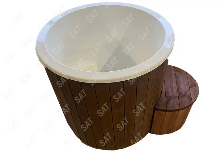 Outdoor Wooden Ice Bath Tub Cold Plunge Barrel Built In